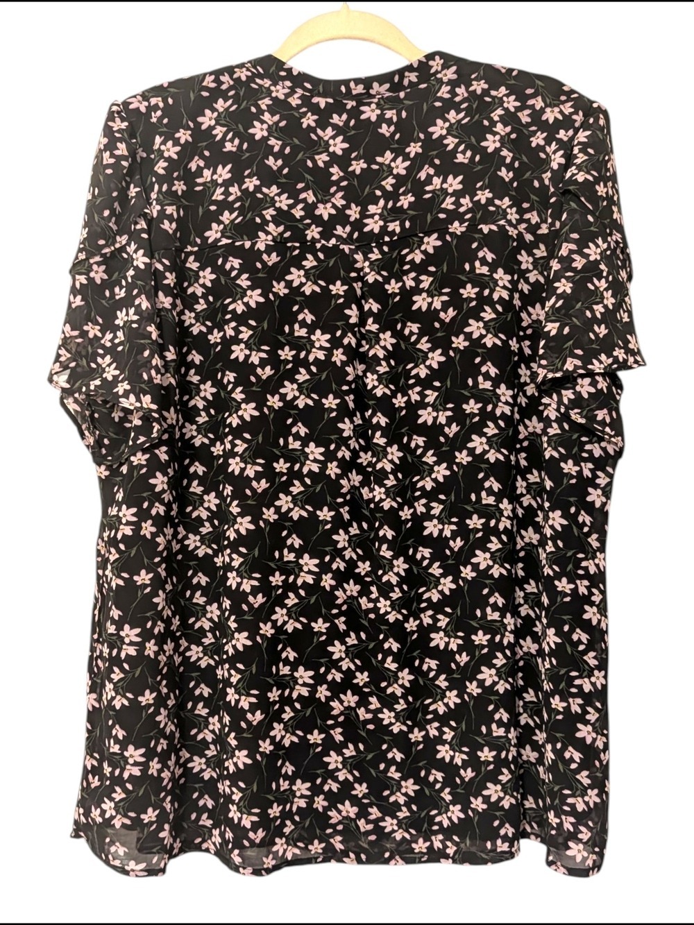 Black Floral V-Neck Short Sleeve Top Pink Flowers - Picture 2 of 6